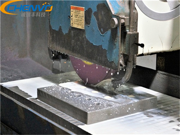 五金沖壓模具切割機圖片