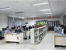 深圳五金沖壓廠，五金加工機械手操作8-誠瑞豐科技