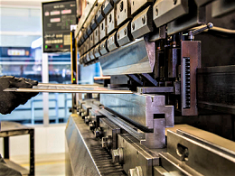 東莞五金沖壓加工廠，鉗工操作臺虎鉗詳細解說