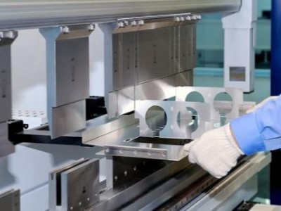 橋頭鈑金加工廠的機床回轉頭介紹