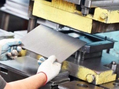 白云區鈑金加工廠的鈑金成型及機箱拆卸工藝